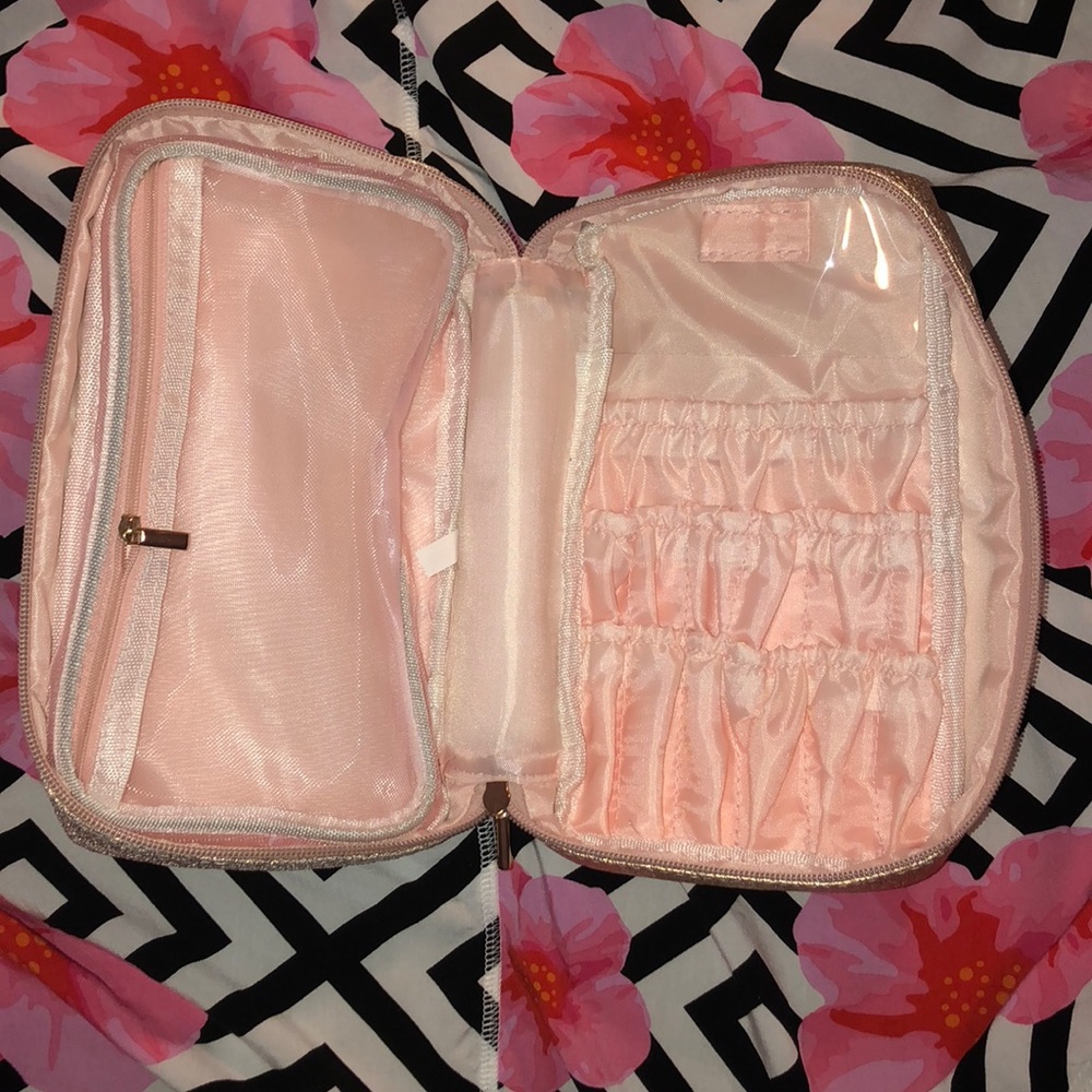 Makeup bag!!!😍😍